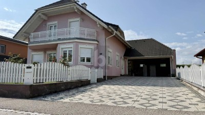 LIEBEVOLL GEPFLEGT MIT SONNIGEM SÜD-WEST GARTEN &amp; DOPPELGARAGE