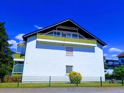 Ein Traum in weiß: Stilvolle, helle, vollst. renov. 3-Zi.-DG-Whg. mit Loggia privat zu vermieten.