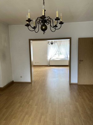 Wohnung im 1. OG - 3-4 Zimmer - zentral gelegen (E0182)