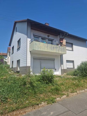 Freundliche und sanierte 3-Zimmer-Wohnung mit Einbauküche in Krautheim