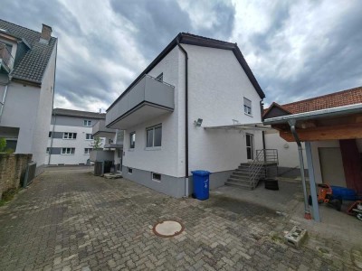 Eigentumswohnung im OG eines Zweifamilienhauses ODER komplettes Zweifamilienhaus, vollunterkellert