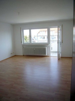 Dreieich-Sprendlingen: Helle 2-Zimmerwohnung mit großem Balkon *** Von Privat ***