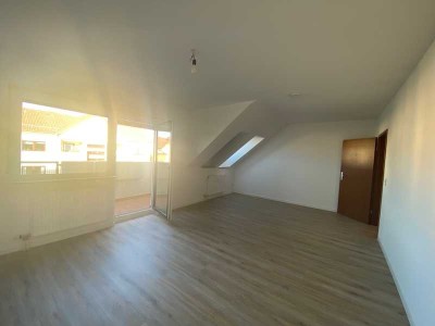 Renovierte und bezugsfreie 3ZKB mit Balkon und 2 Tiefgaragenstellplätzen!