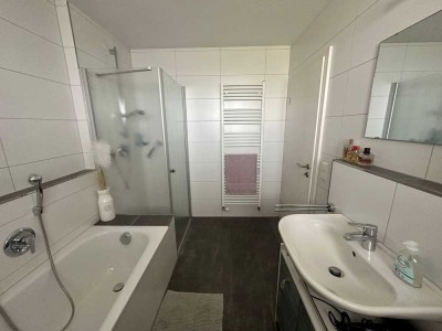 Geschmackvolle, gepflegte 3-Zimmer-Wohnung mit geh. Innenausstattung mit Balkon und EBK