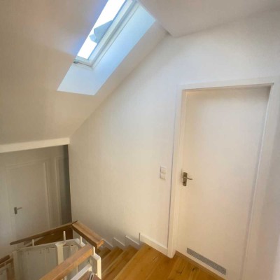 Renovierte 3-Zimmer-Maisonette-Wohnung mit Einbauküche