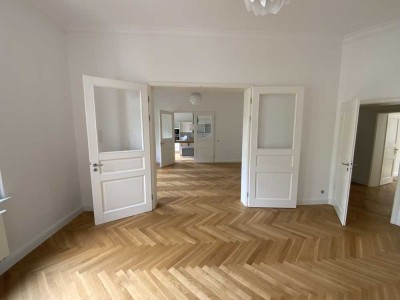 Helle 4 Zimmer Altbauwohnung in Bahnhofsnähe mit Aufzug und Stellplatz