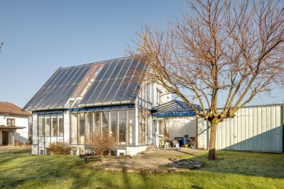 Ökologisches Traumhaus mit Garten und begehbarer Dachterasse