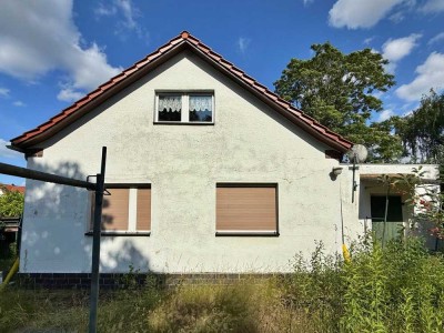 Kleines Einfamilienhaus mit Garage auf schönem Grundstück in Panketal bei Berlin