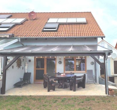 Schöne Reihendoppelhaushälfte mit Garten in ruhiger Lage
