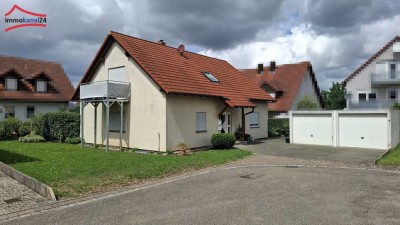 Zwei Wohnungen, ein Zuhause – Platz für die ganze Familie in 97215 Uffenheim