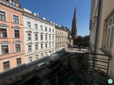 HELLE 2-Zimmer-Wohnung mit Balkon / Altbau, BJ 1930 / sanierungsbedürftig