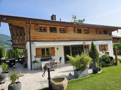 Sehr schönes Mehrgenerationenhaus mit herrlichen Garten und großer Terrasse