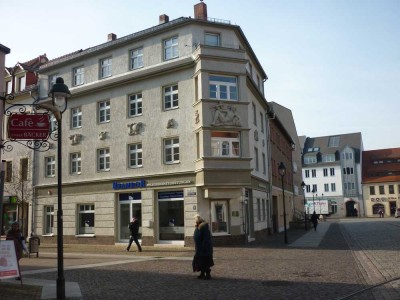 2,5-Raum-Wohnung im 2. OG des Merkurhauses in bester Zentrumslage - Übernahme vollmöbliert möglich