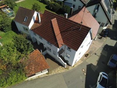 KERSANIERTE DOPPELHAUHÄFTE IN NÜRTINGEN - NECKARHAUSEN RUHIG SONNIG SCHÖNER GARTEN