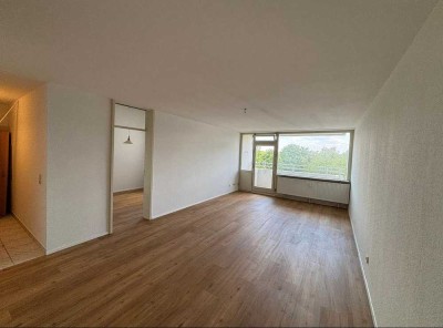 Geschmackvolle, sanierte 2-Raum-Wohnung mit Balkon und Einbauküche in Spiesen-Elversberg