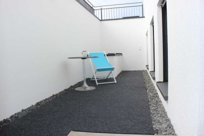 Stilvolle, neuwertige 2,5-Zimmer-Souterrain-Wohnung mit geh. Innenausstattung mit Terrasse und EBK