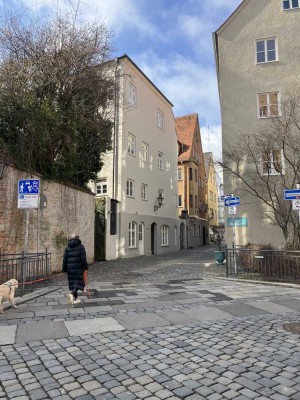 Stilvoll wohnen mitten in Augsburg – sanierte 3-Zimmer-Wohnung im Denkmal