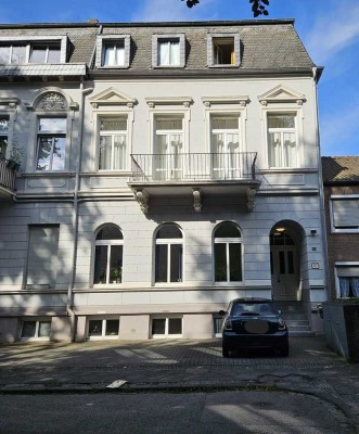 Wunderschöne Altbauwohnung am Stadtgarten mit sonniger Terrasse und eigenem Stellplatz