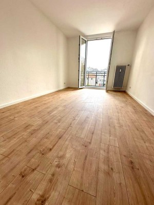 Provisionsfrei - 3 Zimmer Altbauwohnung, 4.OG mit Balkon und tollem Ausblick