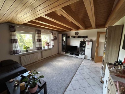 Schöne 3-Zimmer-DG-Wohnung in Steinwiesen