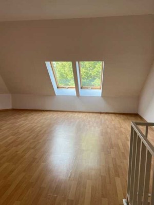Super 2-Zi-Mais-Whg, 2. OG/DG, mit schönem Blick ins Grüne, großer Balkon, ruhige Lage