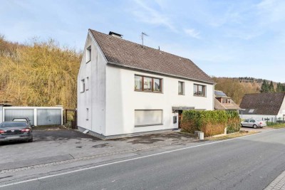 Vermietetes Zweifamilienhaus mit Einliegerwohnung in idyllischer Lage