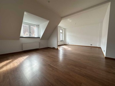 Exklusive, modernisierte 4-Raum-Maisonette-Wohnung mit Balkon und Einbauküche in Hannover