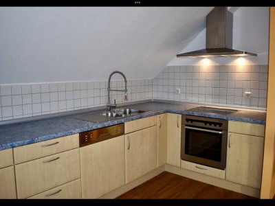 Freundliche 2-Zimmer-Wohnung mit Balkon und Einbauküche in Lindenhof