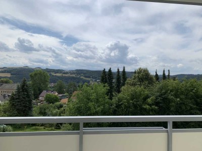 Schöner Ausblick über die Stadt - Moderne 2-Raumwohnung mit Balkon