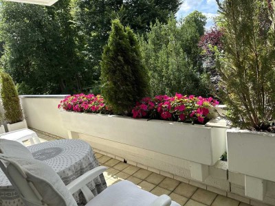Wohnen in Bestlage – Stilvolle, sonnige 2-Zimmer-Wohnung mit Schwimmbad in Grünwald, 1. Obergeschoss