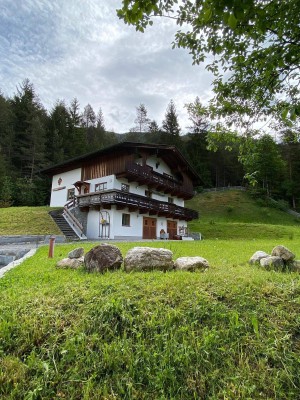 Komfortables Wohnen am Waldrand mit Bergblick und nahegelegenem Müllbach