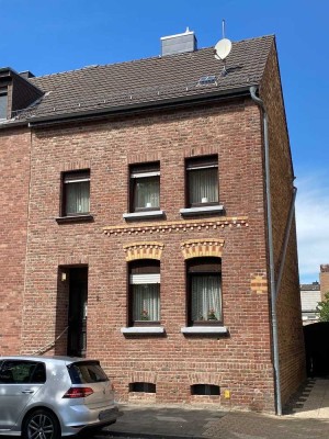 Gepflegtes Einfamilienhaus mit Ausbaureserve in ruhiger und zentraler Wohnlage von Kreuzau