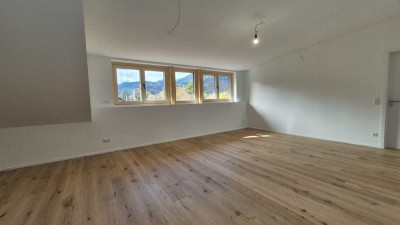 Neubau-Erstbezug: Purer Luxus, Penthouse mit atemberaubenden Gauben & Balkon traumhaftem Kaiserblick