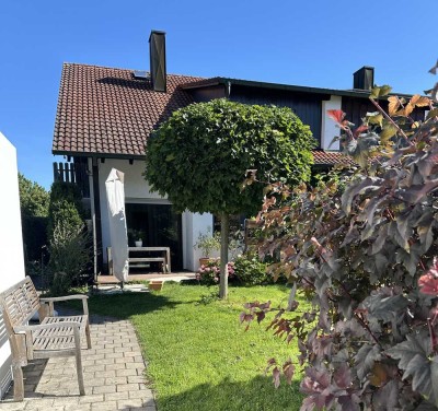 Ruhige Doppelhaushälfte in gewachsener Stadtrandlage mit Baugenehmigung für Umbaumaßnahmen