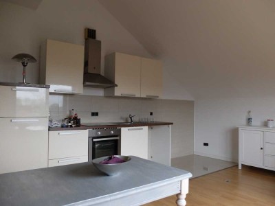 2-Raum-Dachgeschosswohnung mit Einbauküche in Meerbusch