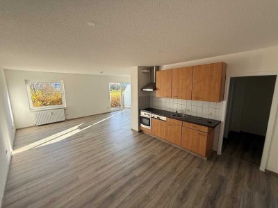 Erste gemeinsame Wohnung? Hier passt’s! - Modernisierte 2-Zimmer-Wohnung mit Einbauküche und Balkon