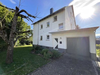 Zweifamilienhaus mit ausgebautem Dachgeschoss