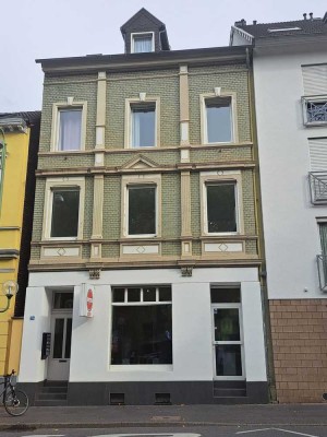 Erstbezug nach Sanierung mit Einbauküche: Exklusive 2-Zimmer-Wohnung mit geh. Innenausstattung