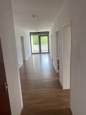 Helle 4-Zimmer-Wohnung (107 m²) mit Balkon in Wassertrüdingen