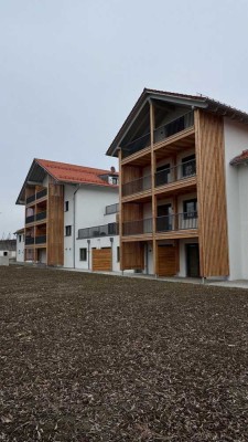 Erstbezug einer großen gut geschnittenen 2 Zimmer Neubauwohnung, geringe Nebenkosten da KFW40 Standa