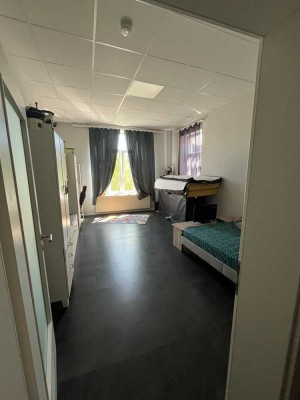 Freundliche und sanierte 5-Zimmer-Hochparterre-Wohnung mit Balkon in Helmstedt