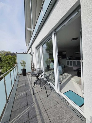 MODERNE EIGENTUMSWOHNUNG MIT SÜDBALKON UND GARAGE IN URBANER LAGE