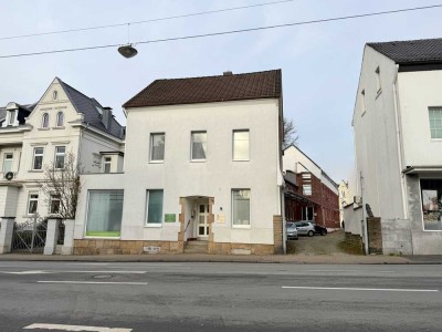 Zentrales Wohn- und Geschäftshaus mit Entwicklungspotenzial