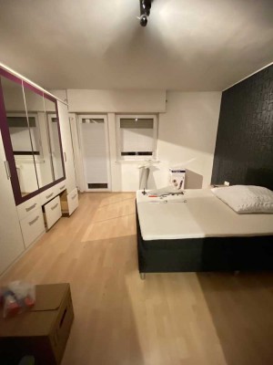 Renovierungsbedürftige 2-Zimmer Wohnung