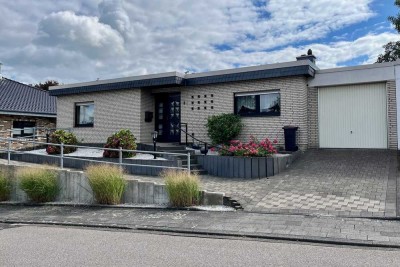 Bungalow mit 2 Garagen in top Lage (Bedburg-Kaster)