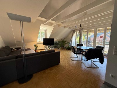 Freundliche 3-Zimmer-DGWohnung mit Balkon und Einbauküche in unmittelbarer Schloßparknähe