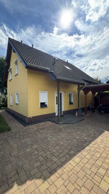 Ihr neues Zuhause: Gepflegtes Einfamilienhaus mit Sauna, Kamin und liebevollem Garten