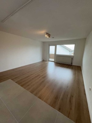 Brühl-Rohrhof: 1 Zimmer Wohnung mit Balkon, Stellplatz, Abstellraum & Keller