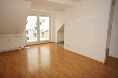 Moderne Dachgeschoss-Whg. mit Laminat  - frei ab 1.1.26