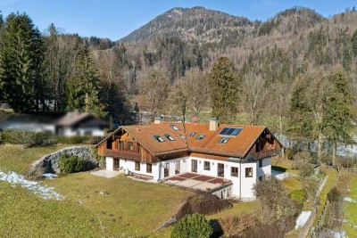 Luxuriöse Villa im Alpenstil mit großem, repräsentativem Anwesen in Top-Lage